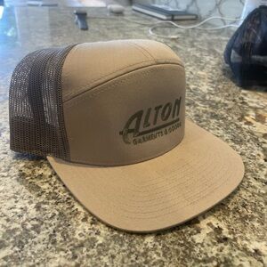 Alton hat